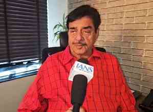 Why bring Waqf Bill if it had to be sent to JPC, asks Shatrughan Sinha (IANS Interview)