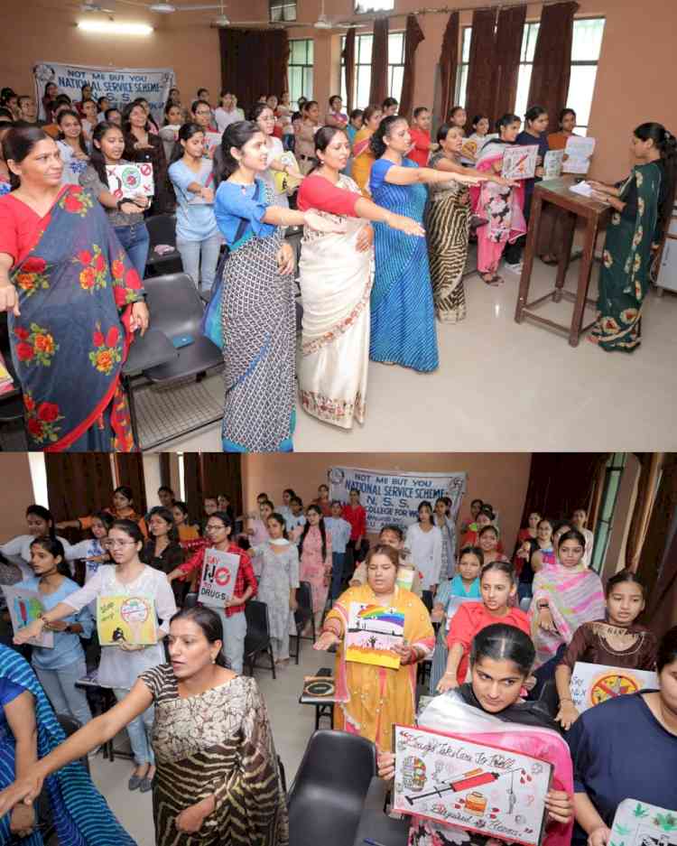 PCM S.D. College for Women, Jalandhar Organizes Pledge Against Drug Abuse