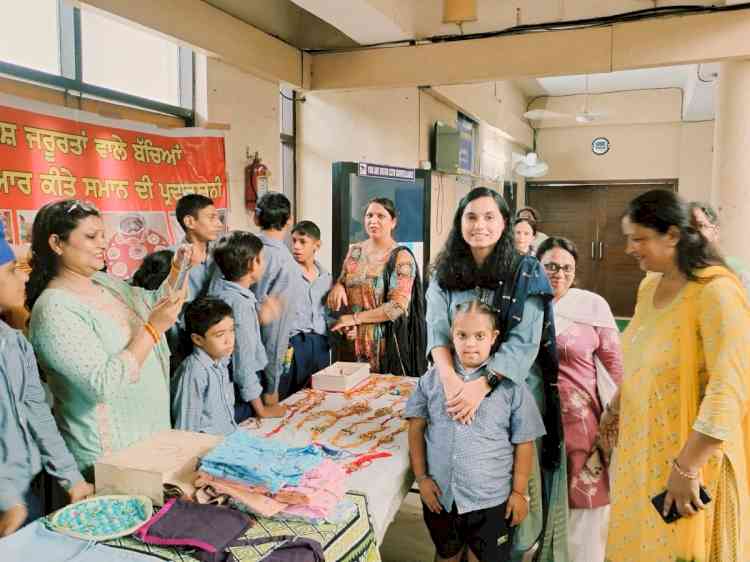 DC inaugurates rakhi stall by specially-abled students of government school 