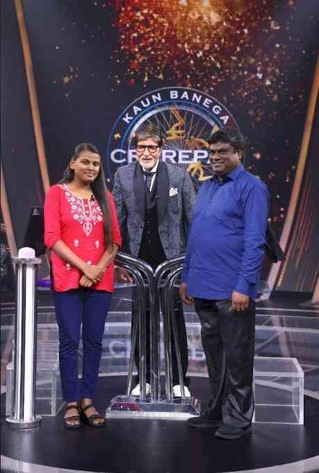 Jhumri Telaiya’s 21 year old Vaishnavi Bharti, gets the first cheque of her life on Sony Entertainment Television’s Kaun Banega Crorepati 16