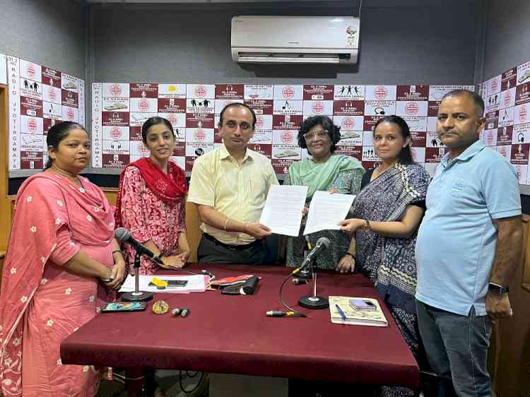 PU Radio run by School of Communication Studies (SCS) signed MOU with Women and Child Development Department, Government of Haryana 