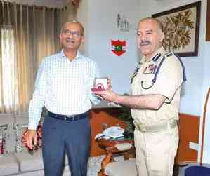 Northern Army Commander meets J&K DGP designate 