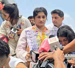 Vinesh Phogat receives emotional homecoming after Paris Olympics heartbreak