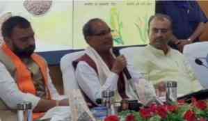 Shivraj Singh Chouhan meets farmers in Patna, promises Centre's support