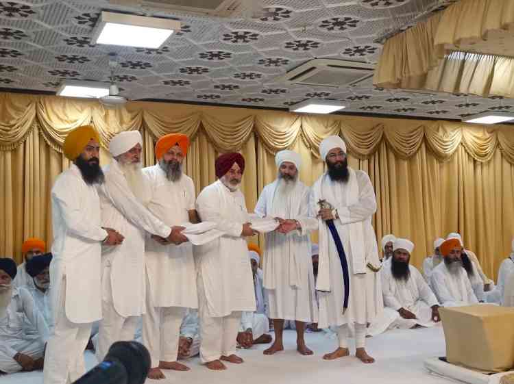 Cabinet Minister Jouramajra pays obeisance to Sant Baba Ishar Singh  Ji (Rara Sahib)