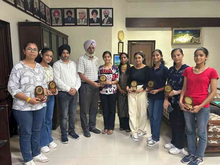 Students of Lyallpur Khalsa College Jalandhar performed splendidly in GNDU Exams 