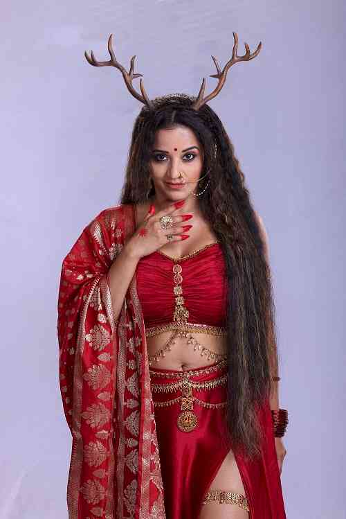 “After just 2-3 negative roles, people began to typecast me” says Monalisa from Shemaroo Umang’s Show Shamshaan Champa