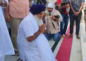 A day after declared 'sinner', Sukhbir Badal appears before Akal Takht