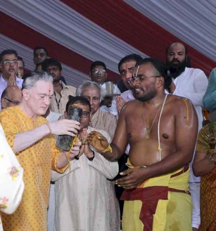 Gautam Singhania lays ornamental stone for Shri Lord Venkateshwara Temple in Navi Mumbai