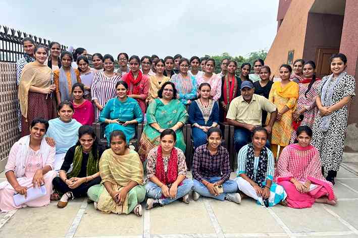 सामाजिक-आर्थिक सर्वेक्षण द्वारा ग्रामीण क्षेत्र का रहन-सहन समझेंगी महिला विवि की छात्राएं