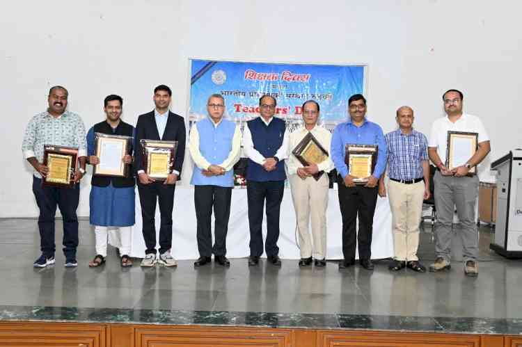 IIT Roorkee Celebrates Teachers’ Day, Honoring Excellence in Education