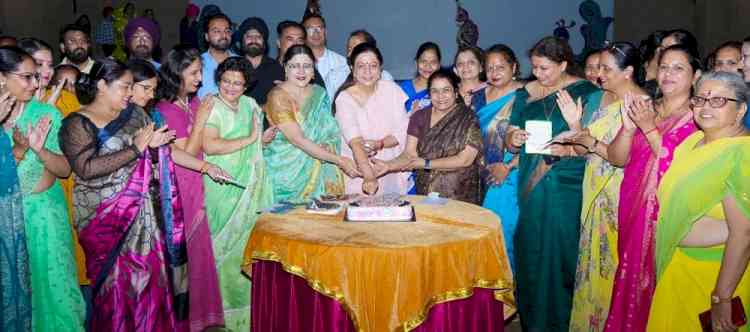 KMV celebrates Teachers’ Day; Students pay their gratitude to teachers