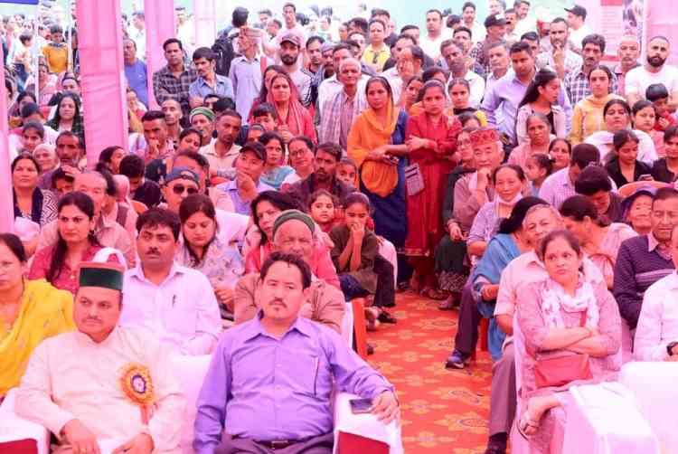 Thousands participate in holy bath at Dal Lake on Radha Ashtami; Cultural festivities inaugurated