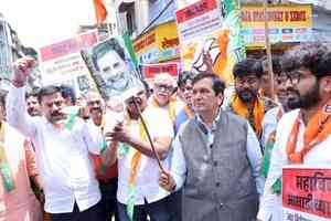 Maha: BJP holds protest against Rahul Gandhi on his reservation remarks