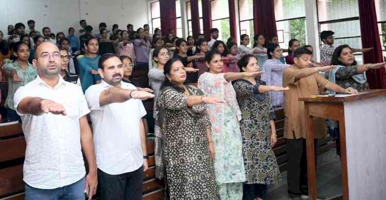 मजबूत लोकतंत्र के लिए मतदान अवश्य करेः सुनित मुखर्जी