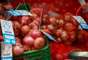 Onion prices drop in major cities after retail selling at subsidised rate: Centre