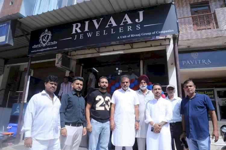 Former MLA NK Sharma inaugurates Rivaaj Jewellers first outlet in Zirakpur