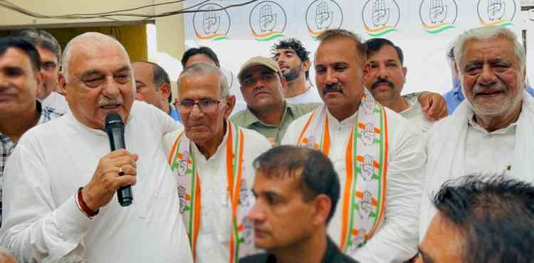 Former MLA Om Prakash Beri, Vikram Kadian leaves BJP and joins Congress in the presence of Former CM Hooda