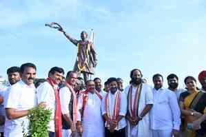 Telangana CM unveils Rajiv Gandhi’s statue, dares BRS to touch it