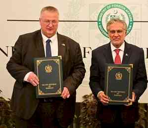 Pakistan, Russia sign MoU to boost trade, economic cooperation