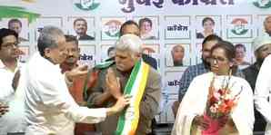 Maharashtra ex-DGP Sanjay Pandey joins Congress, may contest Assembly polls