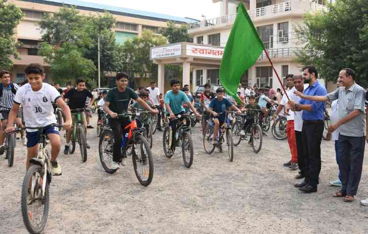 एडीसी नरेंद्र कुमार ने मतदाता जागरूकता साइकिल रैली को झंडी दिखाकर किया रवाना