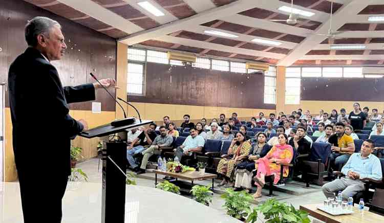 बेसिक ऑफ लॉ एवीडेंस विषय पर विस्तार व्याख्यान आयोजित