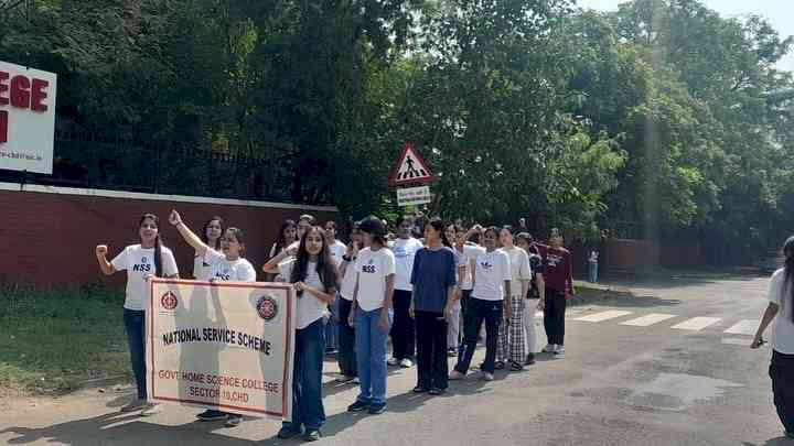 NSS Volunteers organise rally to promote nutrition awareness during poshan maah