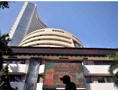 Sensex trades flat, Power Grid and M&M top gainers