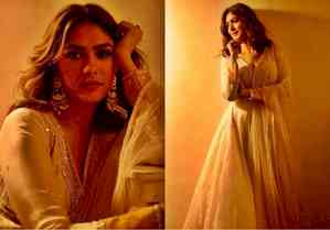 Mrunal Thakur showcases her golden look in dim lighting