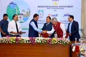 Maha govt inks MoUs worth Rs 47,500 crore in renewable energy sector