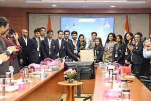 Sports minister Mandaviya felicitates winners of Chess Olympiad 