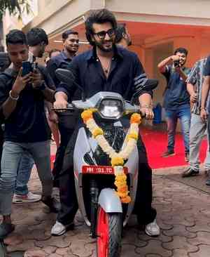 Arjun Kapoor brings home his first e-scooter