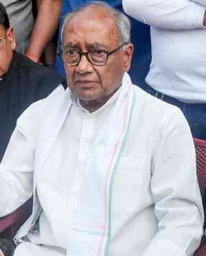 Shajapur SP’s negligence led to violence in Maksi: Digvijaya Singh 