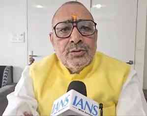 Bihar govt should reconsider leave cancellation decision: Giriraj Singh 