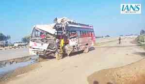 Three killed, 15 injured as bus crashes into truck in Bihar's Rohtas