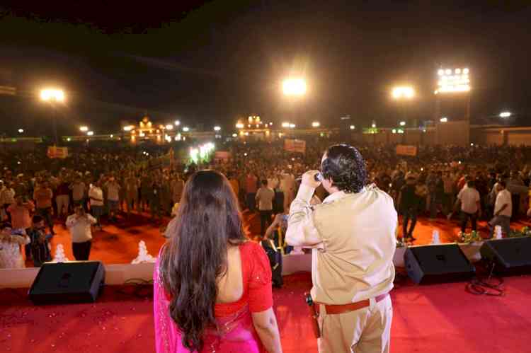 &TV’s Happu Ki Ultan Paltan actors Yogesh Tripathi and Geetanjali Mishra join the Grand Ram Baraat in Agra, UP!