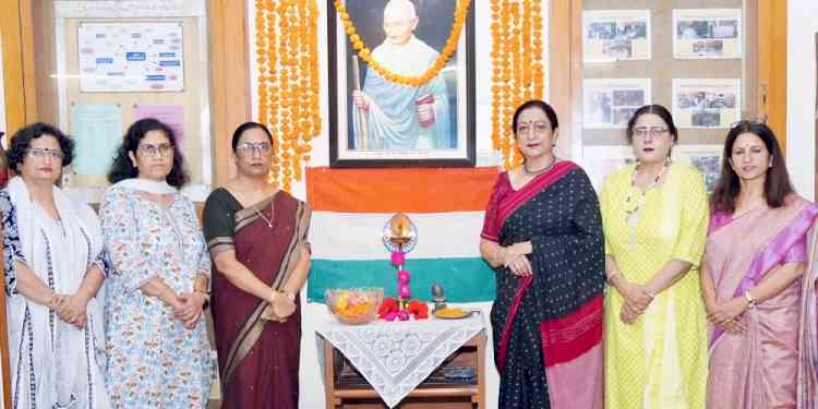 KMV pays tribute to Mahatma Gandhi