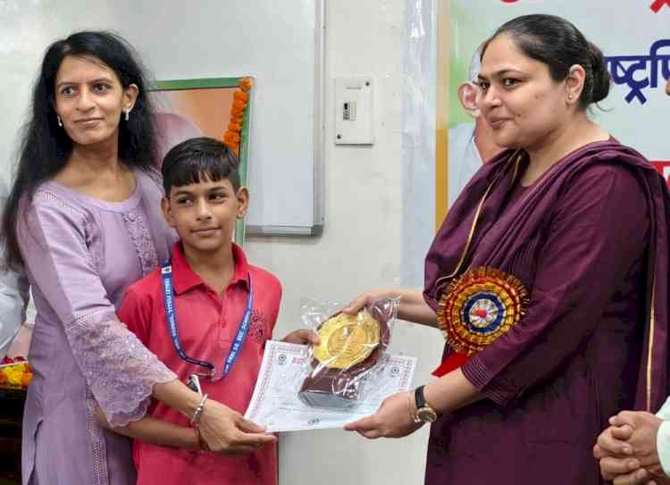 विद्यार्थी जीवन में अहिंसा के मार्ग का करें अनुसरणः सीजेएम डॉ. तरन्नुम खान