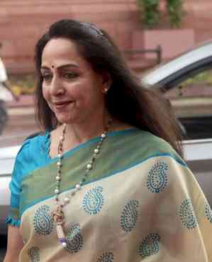 Dharmendra deserves Dadasaheb Phalke Award: Hema Malini