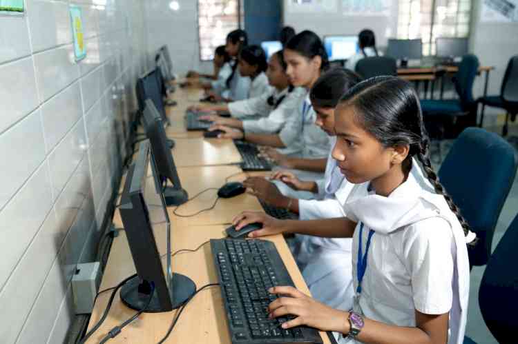 Aakash Educational Services Limited (AESL) sets up Computer Lab at Govt Girls Senior Secondary School in Delhi to empower students with digital skills