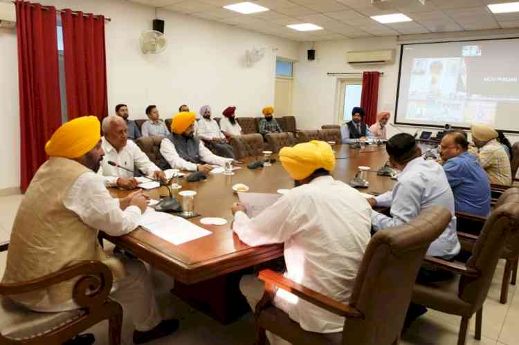 DCs to Conduct Daily Mandi Visits: CM's Directive