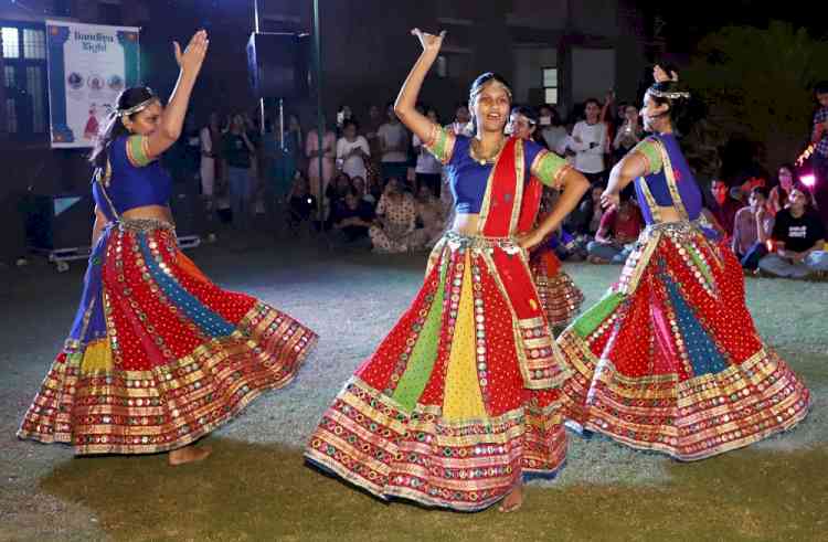 गुजवि कन्या छात्रावास में 'गरबा नाइट' कार्यक्रम आयोजित