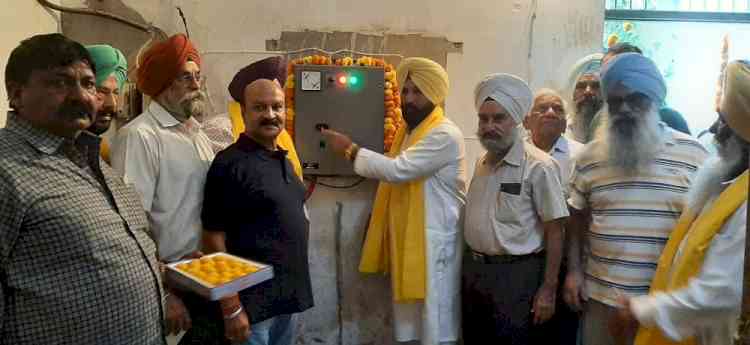 MLA Sidhu inaugurates newly installed tubewell in HIG flats, Dugri