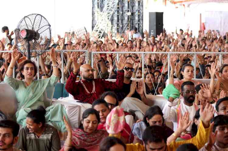 Lord Shri Krishna’s Raas Leela narrated at Shrimad Bhagwat Katha and Vrindavan Praktya Utsav 