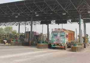 Maha Cabinet waives toll tax on Mumbai's five entry points payable by LMVs 