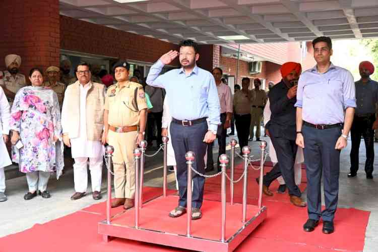 Administration accords Guard of Honour to Local bodies minister Dr Ravjot Singh