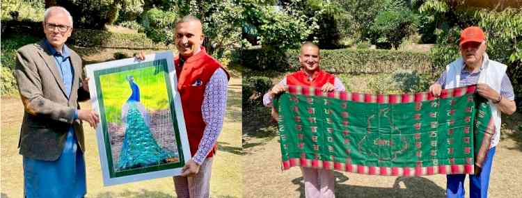 Punjab's eminent author and lawyer greets Omar Abdullah with pictorial art on National Bird of India in Srinagar