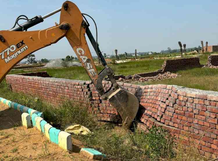 रोहतक जिला प्रशासन द्वारा अवैध कालोनी/निर्माणों तोड़ने की कार्रवाई