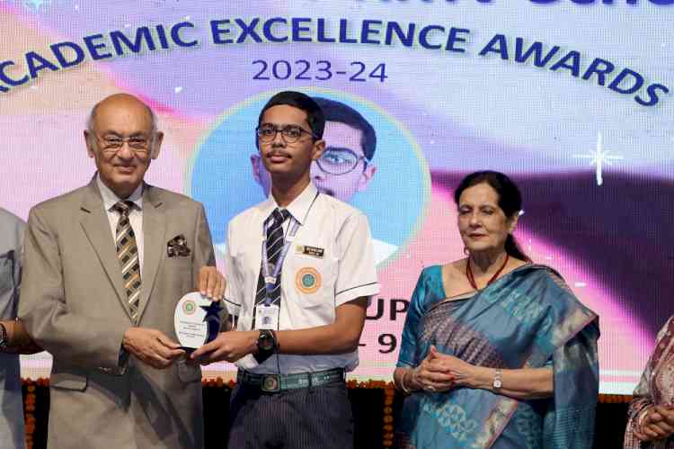 Sanskriti KMV School convenes its Annual Award Ceremony